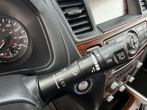 Used 2018 Nissan Pathfinder Platinum image 38