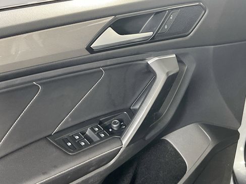 Used 2022 Volkswagen Tiguan SE image 17
