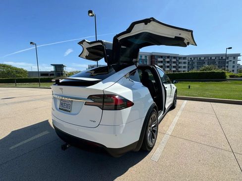 Used 2018 Tesla Model X 75D AWD/4WD image 5
