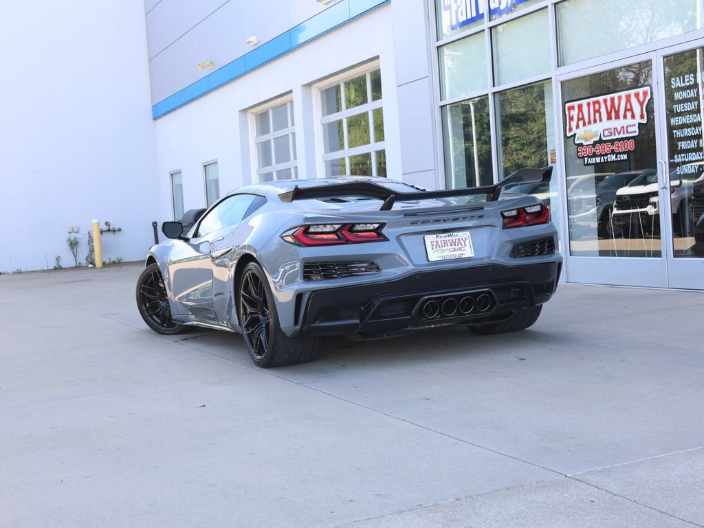 Used 2025 Chevrolet Corvette Z06 w/ Z07 Performance Package RWD image 39