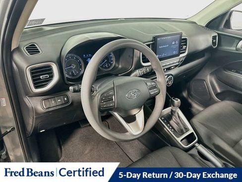 Used 2022 Hyundai Venue SE FWD image 18