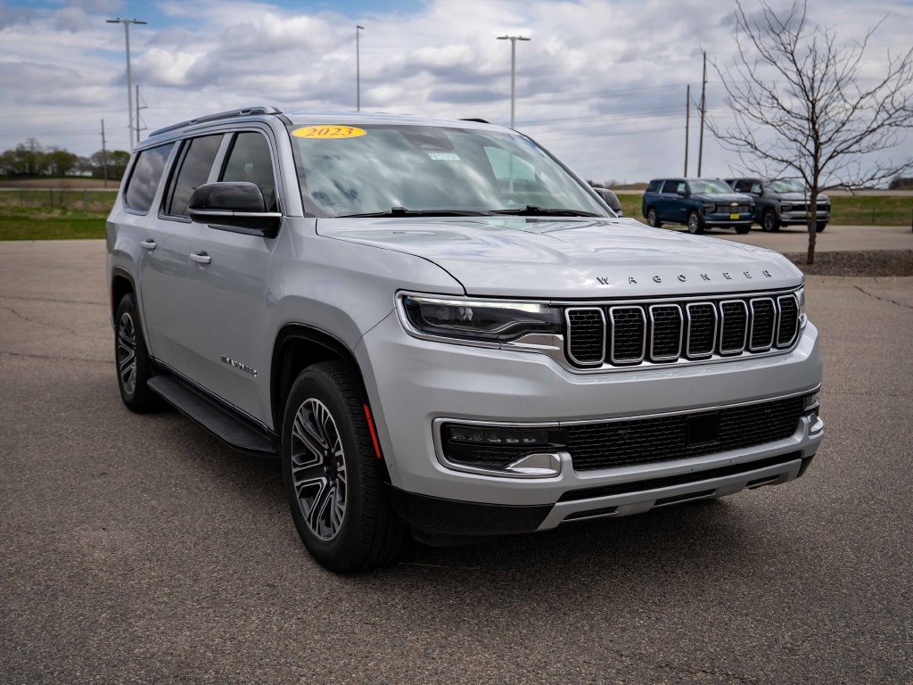 Used 2023 Jeep Wagoneer L Series II AWD/4WD image 4