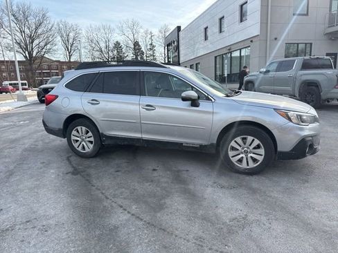 Used 2019 Subaru Outback 2.5i Premium image 4
