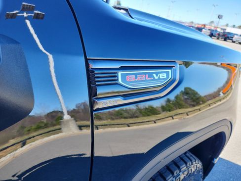 Used 2024 GMC Sierra 1500 AT4 w/ Technology Package image 7