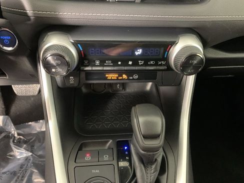 Used 2022 Toyota RAV4 XLE w/ Convenience Package AWD/4WD image 18