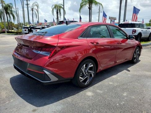 Used 2025 Hyundai Elantra SEL FWD image 7