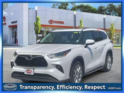 Used 2023 Toyota Highlander Limited AWD/4WD image 4