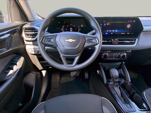 Used 2025 Chevrolet TrailBlazer LT FWD image 6