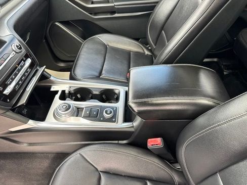 Used 2020 Ford Explorer XLT w/ Equipment Group 202A AWD/4WD image 17