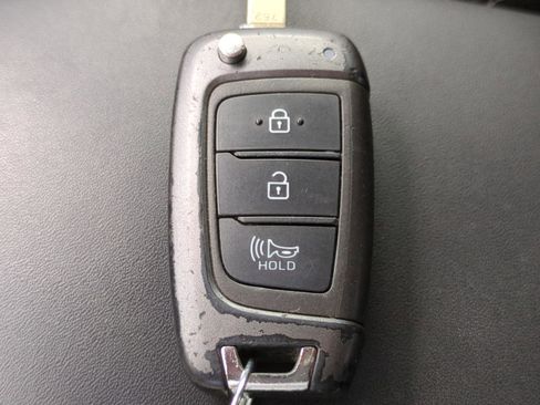 Certified 2021 Hyundai Venue SEL FWD image 23