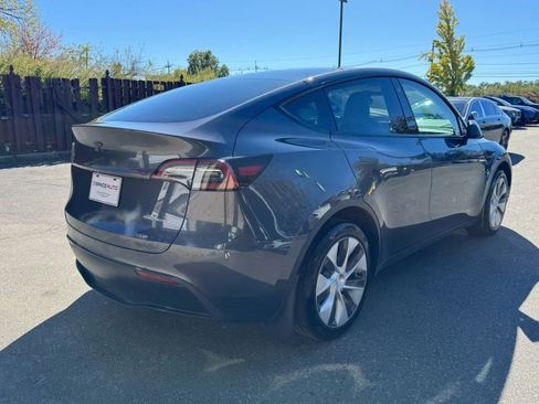 Used 2023 Tesla Model Y Long Range image 5