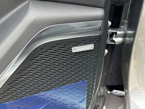 New 2026 GMC Acadia Elevation w/ Elevation Premium Package AWD/4WD image 11