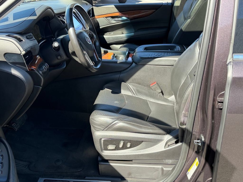 Used 2015 Cadillac Escalade Luxury AWD/4WD image 19
