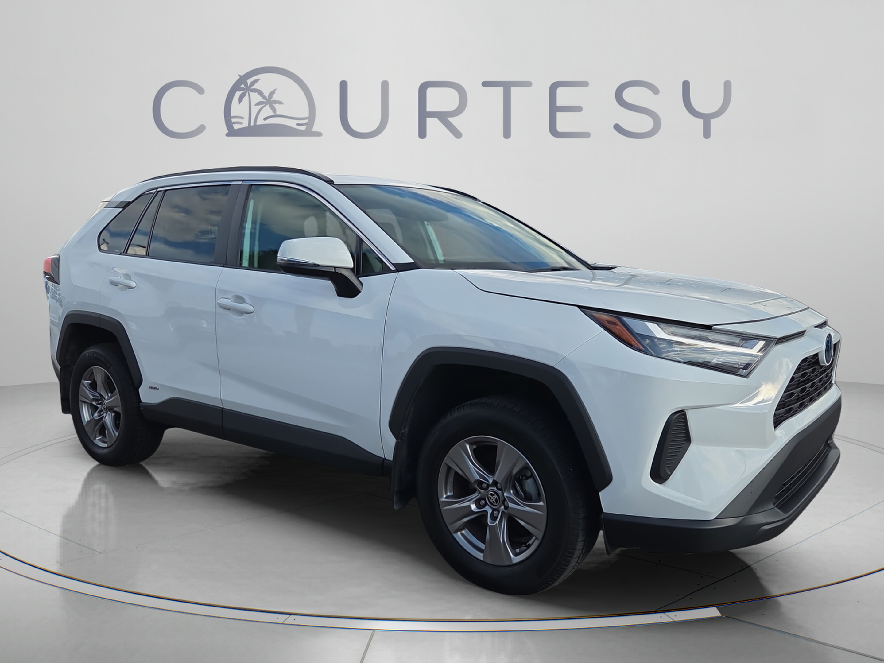 Used 2024 Toyota RAV4 XLE AWD/4WD image 7