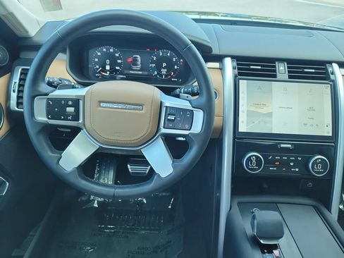 Used 2025 Land Rover Discovery Metropolitan Edition AWD/4WD image 19