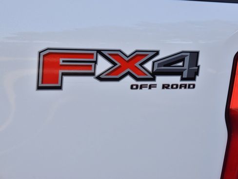 Used 2024 Ford F250 Lariat w/ Chrome Package image 43