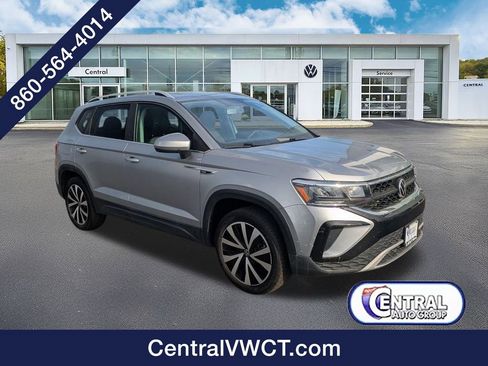 Certified 2022 Volkswagen Taos SE FWD image 1