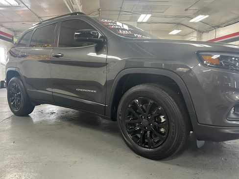 Used 2022 Jeep Cherokee Latitude Lux image 12