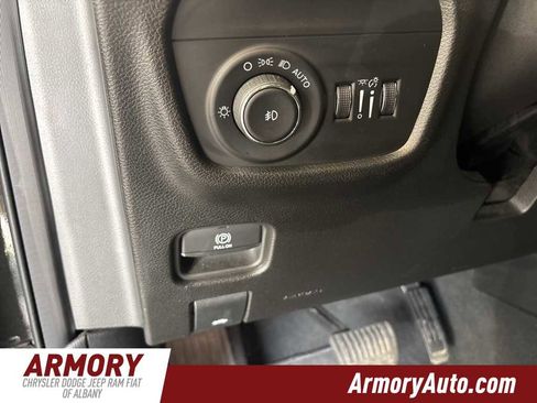 Used 2023 Jeep Grand Cherokee Limited image 4