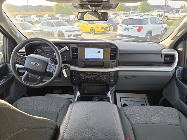 Used 2023 Ford F350 4x4 Crew Cab Super Duty image 4