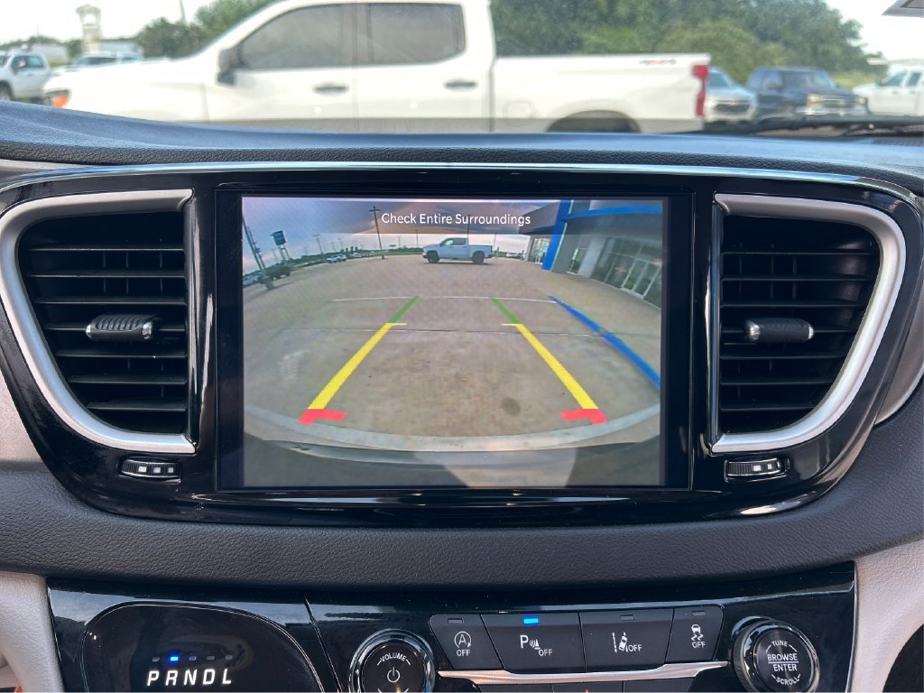 Used 2024 Chrysler Pacifica Touring-L FWD image 22