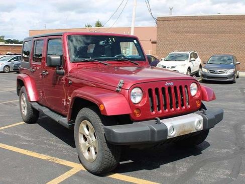 Used 2013 Jeep Wrangler Unlimited Sahara w/ Connectivity Group AWD/4WD image 4