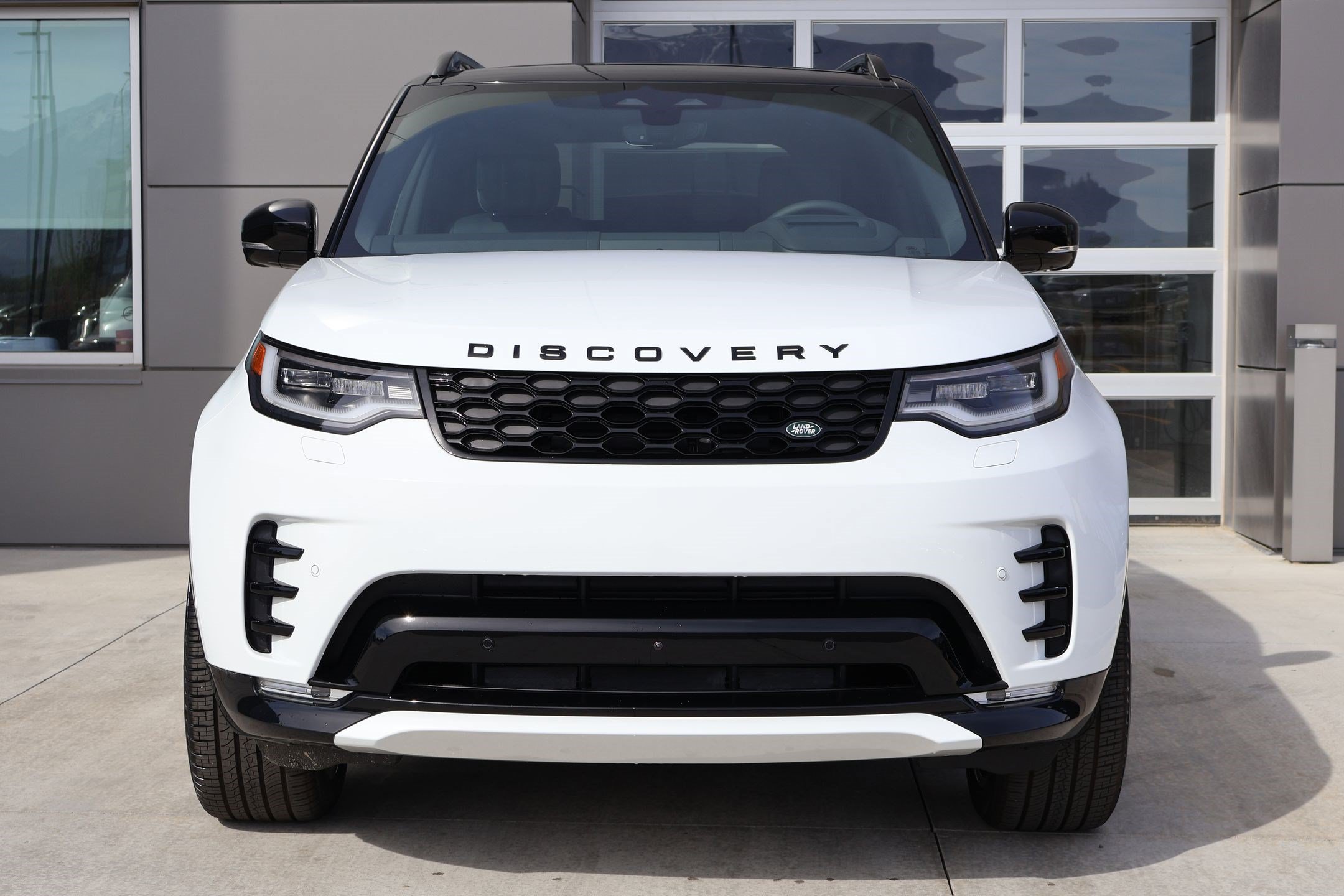 New 2026 Land Rover Discovery Dynamic SE AWD/4WD image 2