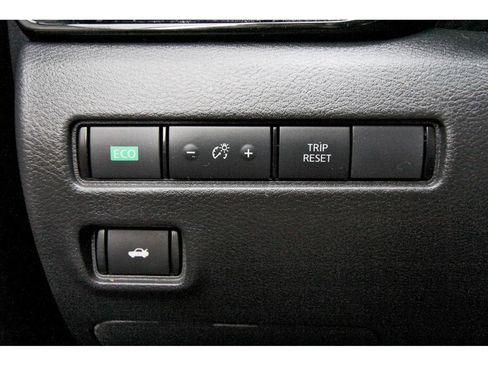 Used 2024 Nissan Sentra SV w/ SV Premium Package image 9