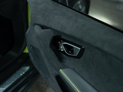 Used 2024 Lamborghini Huracan Sterrato image 40