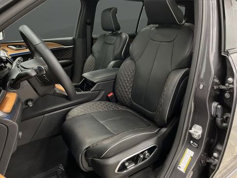 Used 2025 Jeep Grand Cherokee L Summit image 4