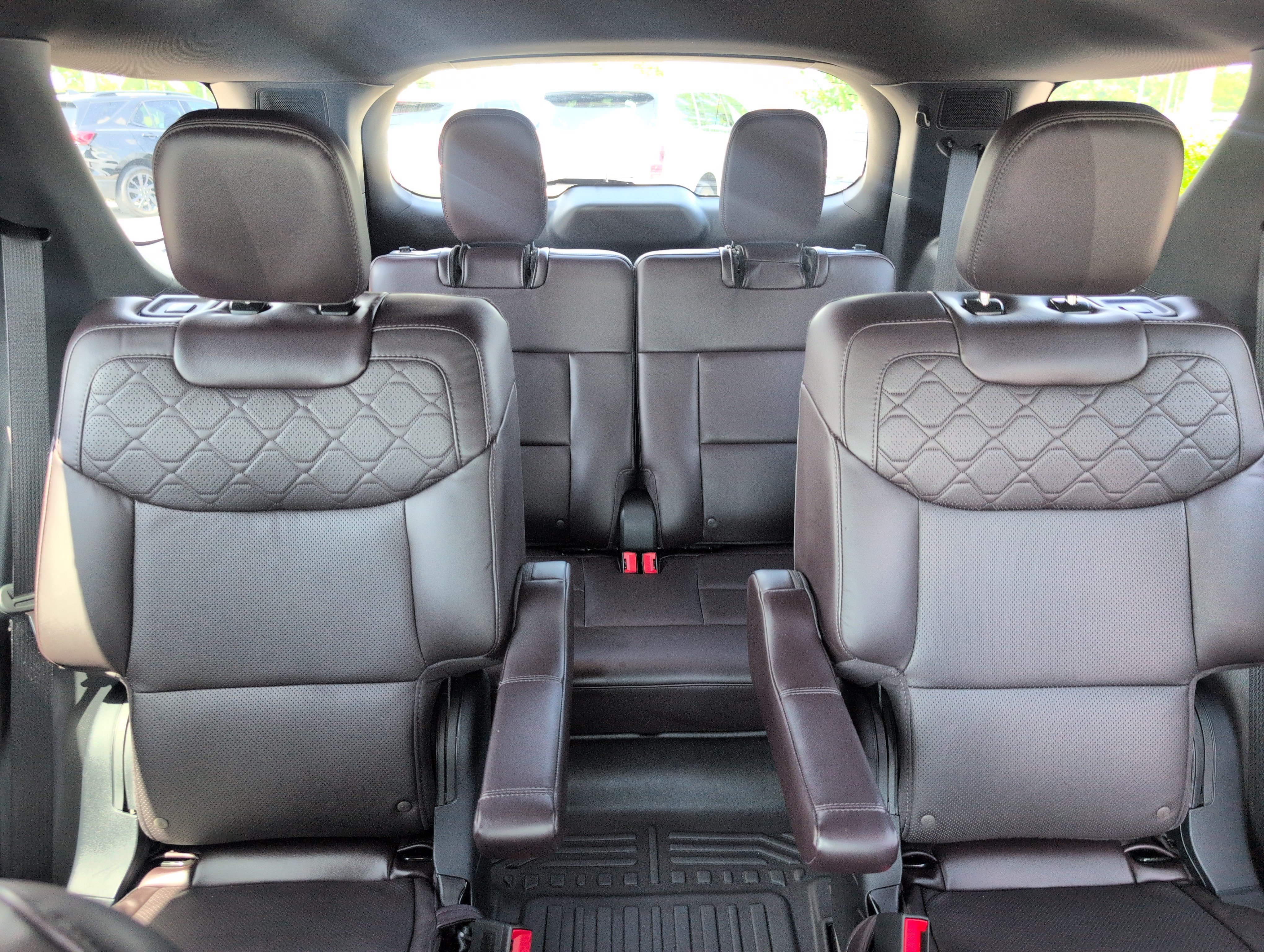 Used 2025 Ford Explorer Platinum w/ Ultimate Package RWD image 30