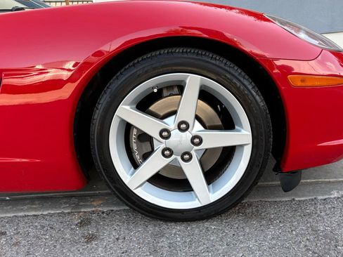 Used 2007 Chevrolet Corvette Coupe RWD image 2