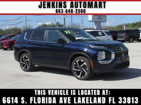Used 2023 Mitsubishi Outlander SE image 1