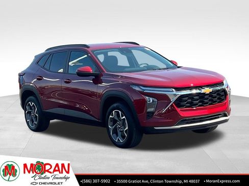 Certified 2024 Chevrolet Trax LT w/ LT Convenience Package FWD image 8