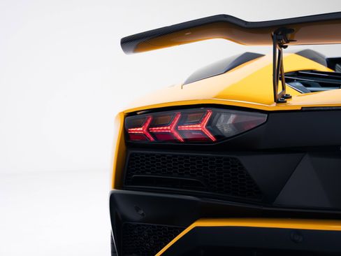 Used 2018 Lamborghini Aventador S image 29