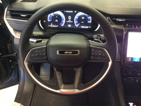 New 2025 Jeep Grand Cherokee L Limited w/ Black Appearance Package image 23