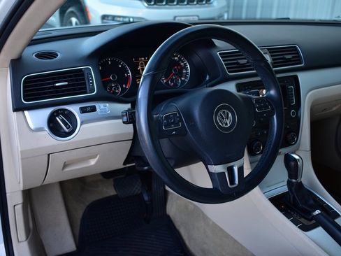 Used 2013 Volkswagen Passat TDI SE image 39