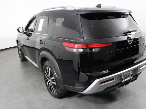 Certified 2025 Nissan Pathfinder Platinum w/ Black Appearance Package FWD image 16