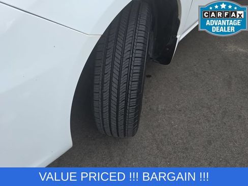 Used 2015 Nissan Versa SV FWD image 21