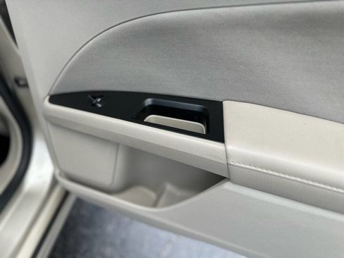 Used 2017 Ford Fusion SE image 32