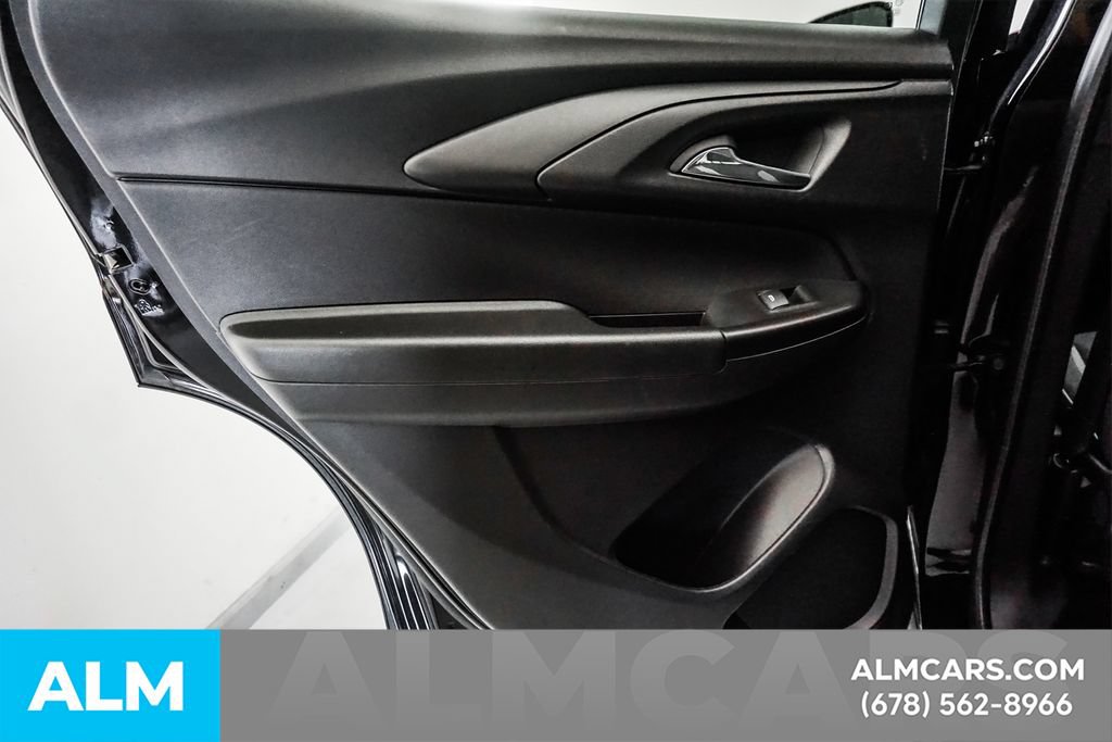 Used 2025 Chevrolet TrailBlazer LT FWD image 48
