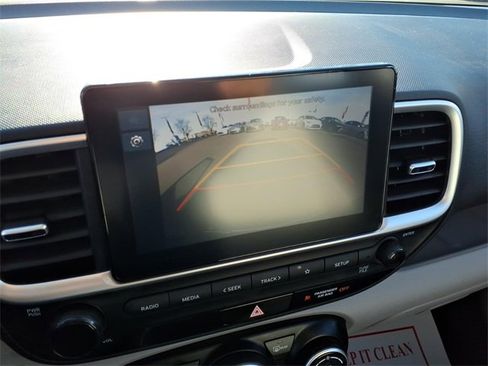 Used 2024 Hyundai Venue SEL image 20