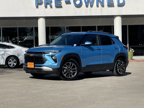 Used 2025 Chevrolet TrailBlazer LT image 1