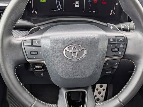 Used 2025 Toyota Camry SE FWD image 12