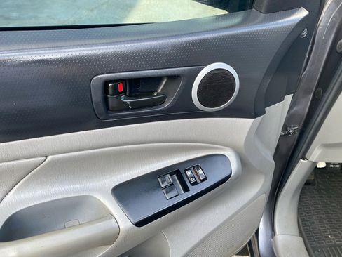 Used 2015 Toyota Tacoma PreRunner image 33