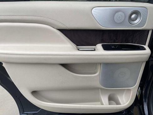 Used 2021 Lincoln Navigator L Reserve w/ Luxury Package image 22