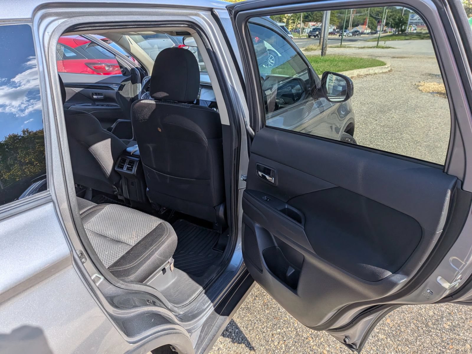 Used 2020 Mitsubishi Outlander ES FWD image 31