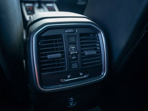 Certified 2025 Porsche Macan image 26