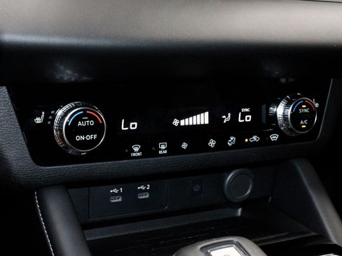 New 2025 Mitsubishi Outlander SE image 26