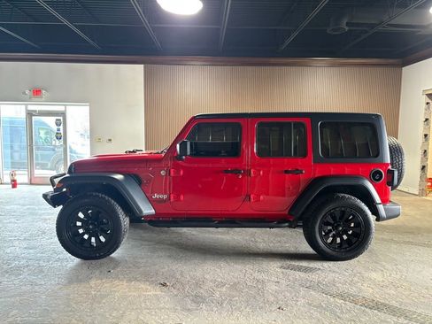 Used 2018 Jeep Wrangler Unlimited Sport S AWD/4WD image 2